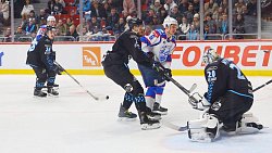 Хоккейный клуб «Трактор» разгромил «Ладу» в Челябинске