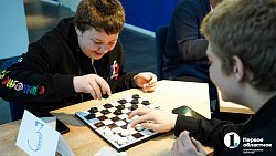 В Челябинске провели шашечный турнир среди многодетных отцов