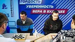 В Челябинске провели шашечный турнир среди многодетных отцов