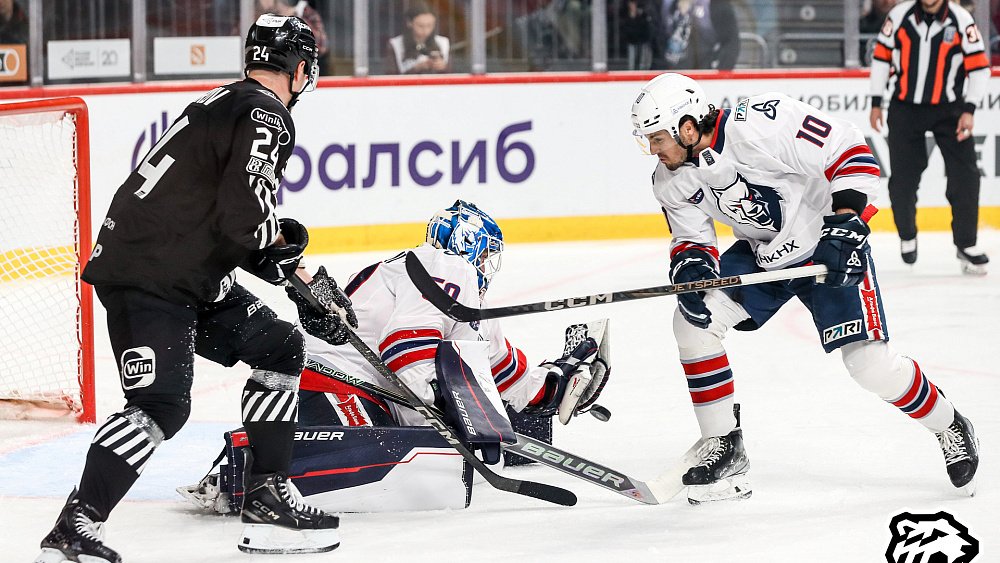 Хоккейный клуб «Трактор» подарил победу «Нефтехимику» в День защитника Отечества