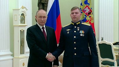 Владимир Путин вручил звезду Героя России южноуральцу Александру Пузанову