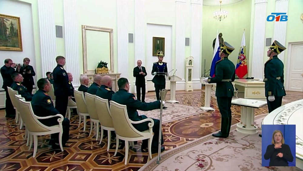 Владимир Путин вручил южноуральцу звезду Героя России