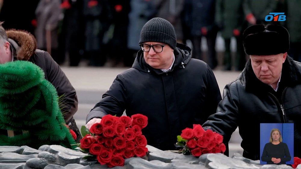 Губернатор почтил память героев Отечества у Вечного огня