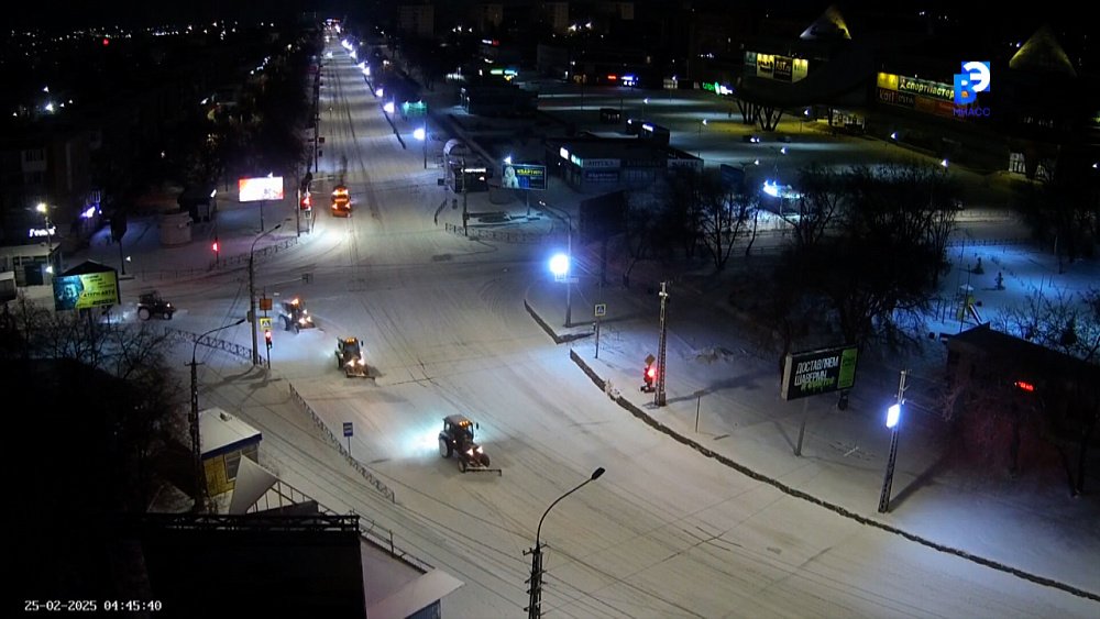 На улицы округа выходит снегоуборочная техника