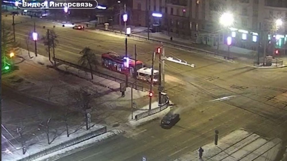 В Челябинске водитель «Газели» врезался в троллейбус после ДТП с BMW