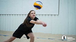 Белый песок и теплая погода в любое время года — как в Челябинске в пляжный волейбол зимой играют