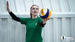 Белый песок и теплая погода в любое время года — как в Челябинске в пляжный волейбол зимой играют