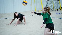 Белый песок и теплая погода в любое время года — как в Челябинске в пляжный волейбол зимой играют