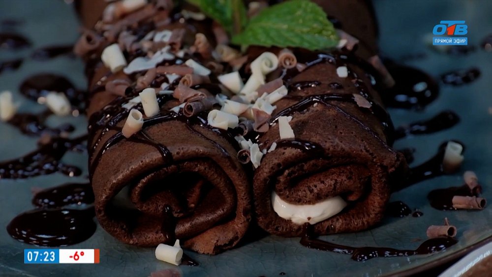 Шоколадные блины с творожным кремом в рубрике «Завтрак с шеф-поваром»