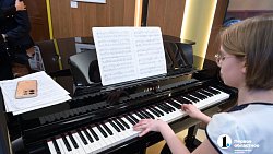 В Детской филармонии Челябинска открылась выставка памяти дирижера Адика Абдурахманова