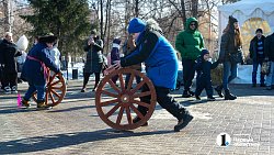 Массовые гулянья в честь Масленицы прошли в парках Челябинска