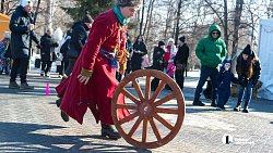 Массовые гулянья в честь Масленицы прошли в парках Челябинска