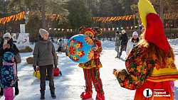 Массовые гулянья в честь Масленицы прошли в парках Челябинска
