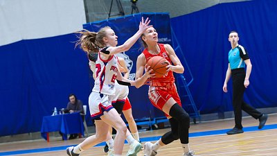 Баскетболистки «Металлурга» дважды проиграли лидеру Высшей лиги