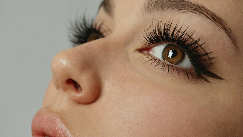 При наращивании ресниц организм подвергается канцерогенному воздействию
