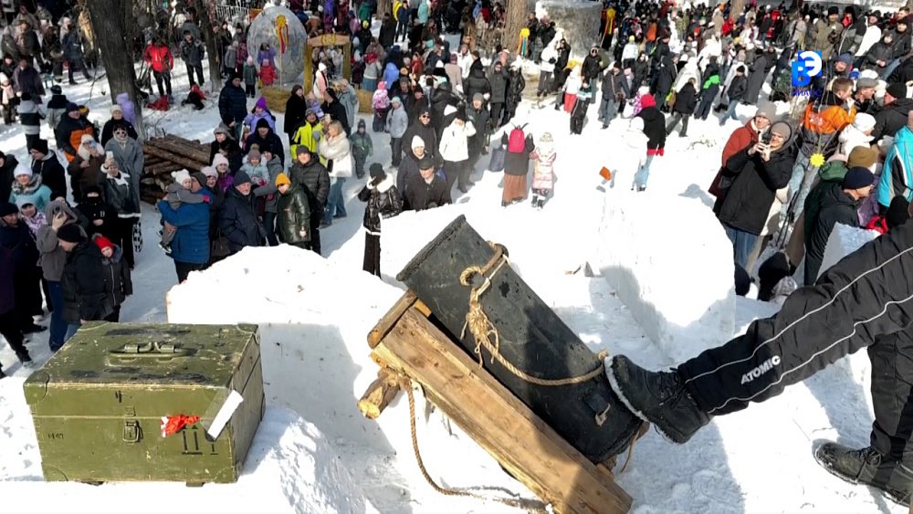 Миасцы гуляют на  Масленице