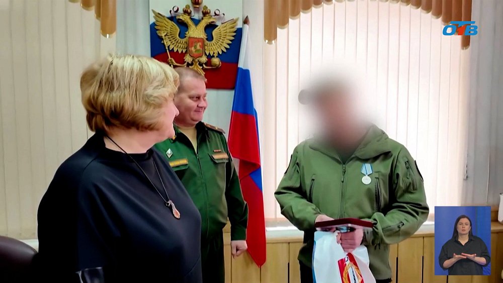 Бойцу СВО из Копейска вручили медаль «За Отвагу»