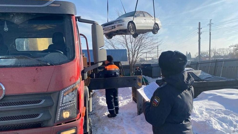 В Челябинской области у пьяных водителей конфисковали машины, мопед и трактор