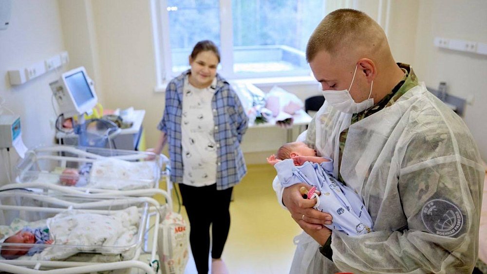 Отца тройняшек из Челябинской области досрочно уволили с военной службы