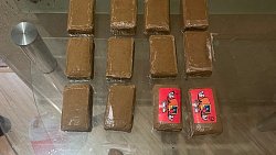 В Челябинске задержали мужчину с крупной партией гашиша и мефедрона