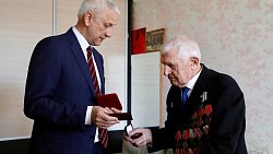 В Магнитогорске 97‑летнему ветерану вручили знак почетного гражданина города