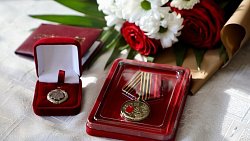 В Магнитогорске 97‑летнему ветерану вручили знак почетного гражданина города