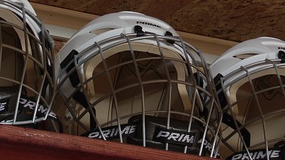 В Челябинске дворовая хоккейная команда получила новую форму