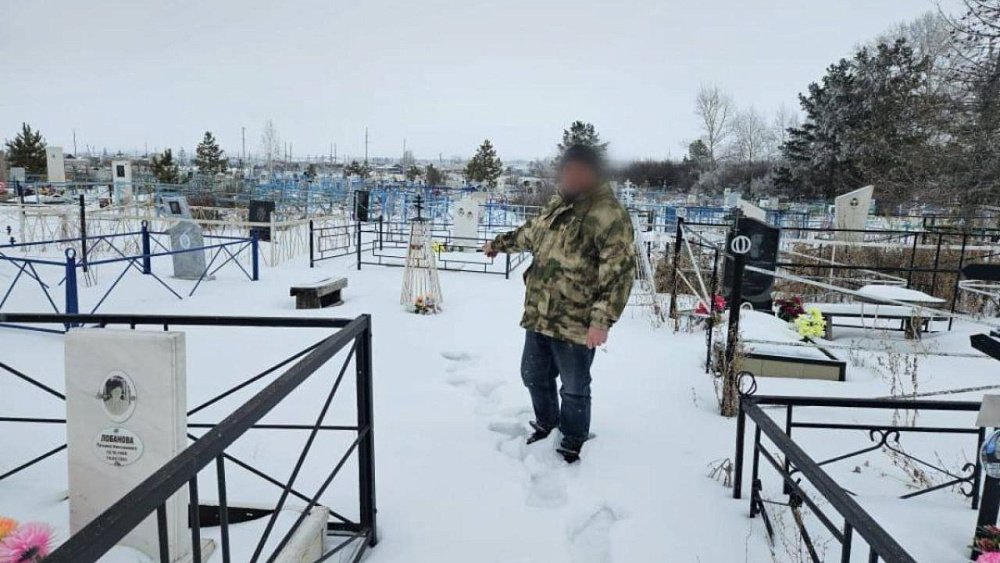 В Челябинской области накажут мужчину, который украл оградки с кладбища