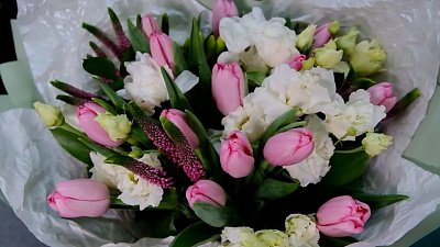 Как подобрать цветы для подарка 8 марта?