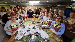 Алексей Текслер поздравил с 8 Марта участниц благотворительного сообщества «Шьем нашим»