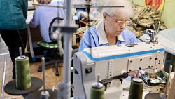 Алексей Текслер поздравил с 8 Марта участниц благотворительного сообщества «Шьем нашим»