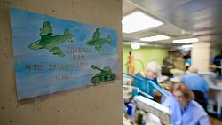 Алексей Текслер поздравил с 8 Марта участниц благотворительного сообщества «Шьем нашим»