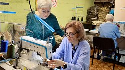 Алексей Текслер поздравил с 8 Марта участниц благотворительного сообщества «Шьем нашим»