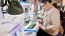 Алексей Текслер поздравил с 8 Марта участниц благотворительного сообщества «Шьем нашим»