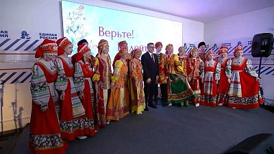 Алексей Текслер поздравил с наступающим 8 марта матерей и жен участников СВО