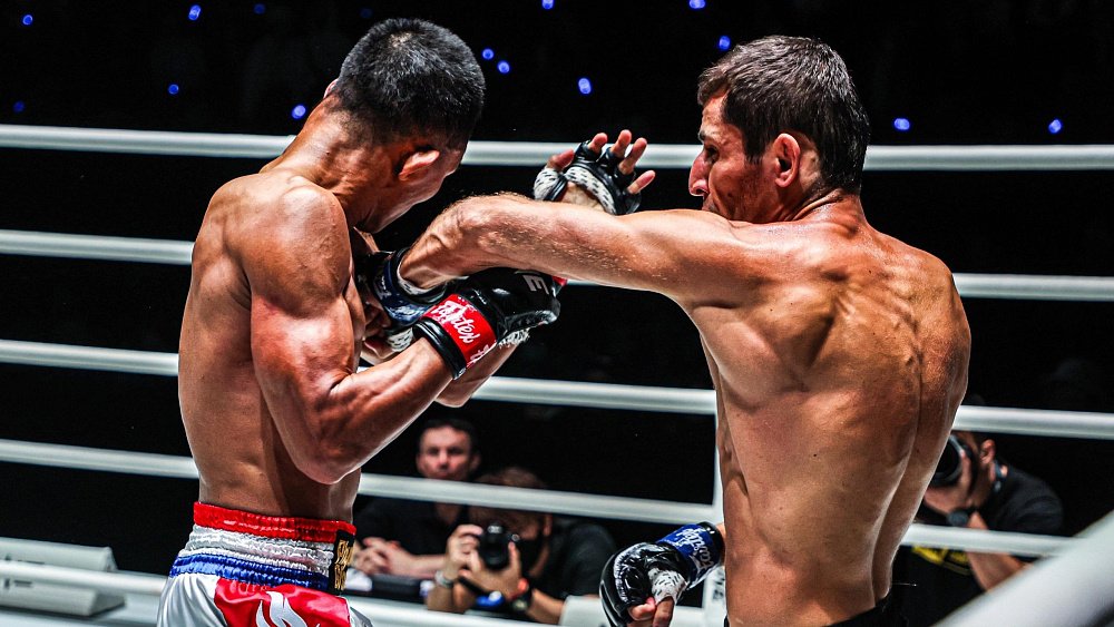 Челябинский боец Дмитрий Ковтун одержал победу над «стальным человеком» в Бангкоке