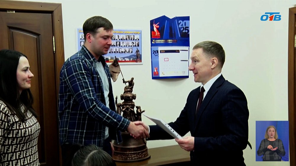 Семьи Златоуста получают жилищные сертификаты для улучшения условий жизни