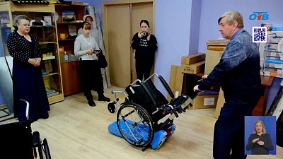 Семье бойца СВО подарили подъемник для сына-колясочника