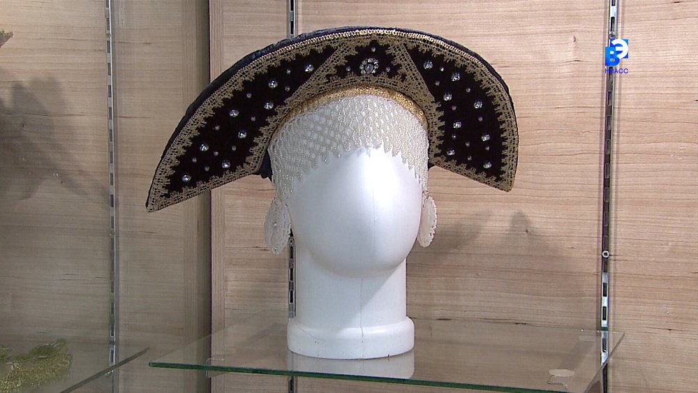 Выставка старинных головных уборов открывается в Миассе