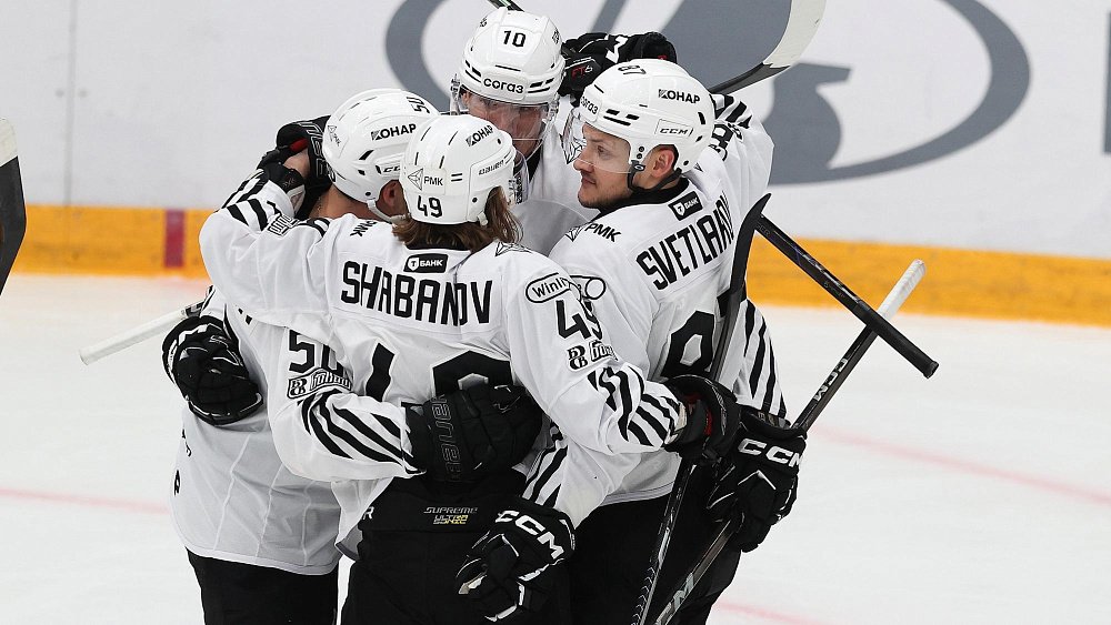 Хоккеист «Трактора» Максим Шабанов забил гол‑лакросс в ворота «Ак Барса» (видео)