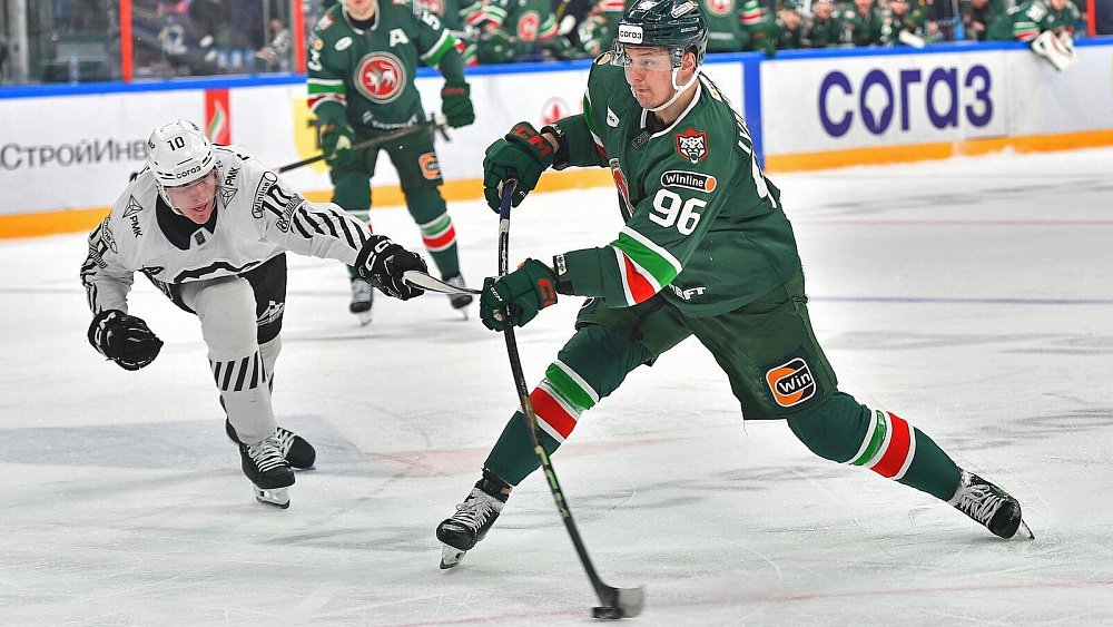 Хоккейный клуб «Трактор» при безобразном судействе уступил в гостях «Ак Барсу»