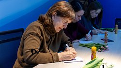 Аромасвечи и дыхательная гимнастика: семьи южноуральских бойцов СВО учат справляться со стрессом через творчество