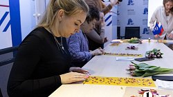 Аромасвечи и дыхательная гимнастика: семьи южноуральских бойцов СВО учат справляться со стрессом через творчество