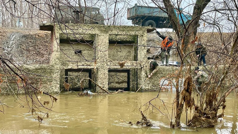 В Коркино к пропуску паводковых вод готовят дамбу на реке Чумляк