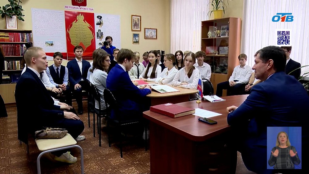 Школьники познакомили депутатов гордумы с музеем гимназии