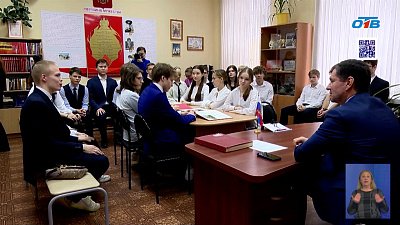 Школьники познакомили депутатов гордумы с музеем гимназии