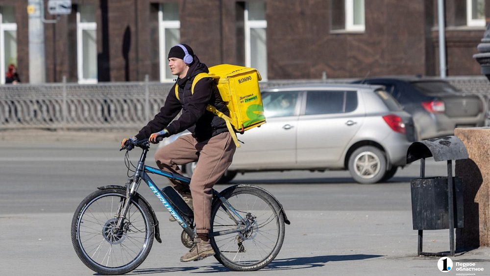 Цветы, фрукты и игрушки чаще всего отправляют челябинцы курьером