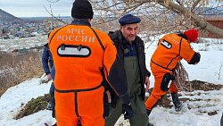 Спасатели в Аше вызволили пожилых супругов из затопленного дома