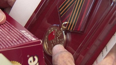 В Нязепетровске 103-летняя труженица тыла получила медаль к 80-летию Великой Победы