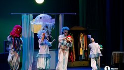 Тюменский театр кукол учит челябинцев не бояться монстра под кроватью